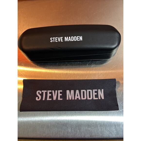 STEVE MADDEN MATTE BLACK HARD Clam EYEGLASS CASE With Cloth. - Picture 1 of 6